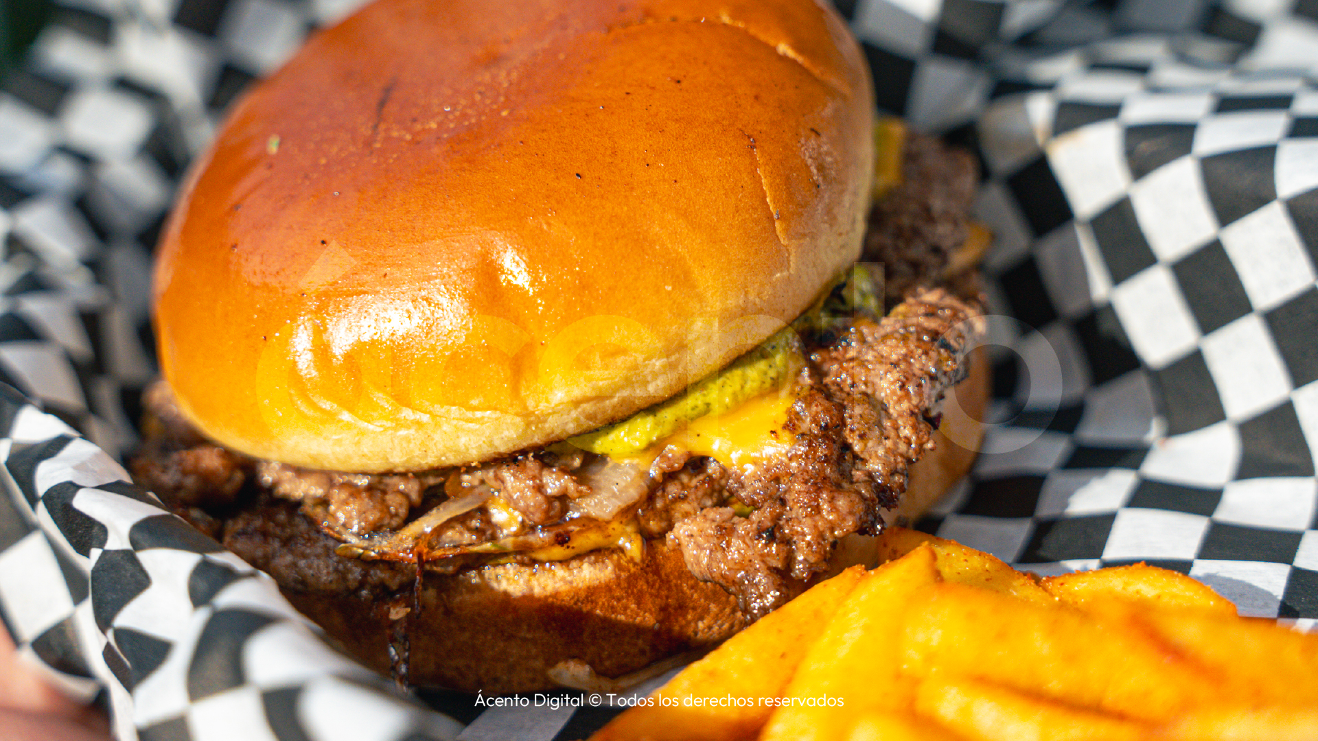 Lui's Burgers (1)